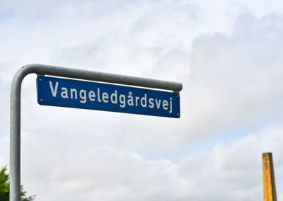 Byskilt med navnet Vangeledgårdsvej, der danner rammen om vores paragraf 107 botilbud, paragraf 108 botilbud samt paragraf 66 i Serviceloven
